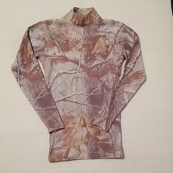 Under Armour Other - Under armour realtree compression shirt